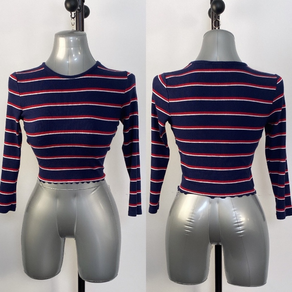 3/$15 Striped Navy red ribbed scalloped hem casual cropped 3/4 sleeve top sz med